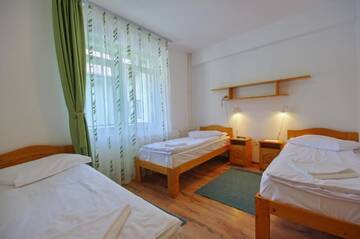 Трехместный номер с балконом в  Hostel Teleki
